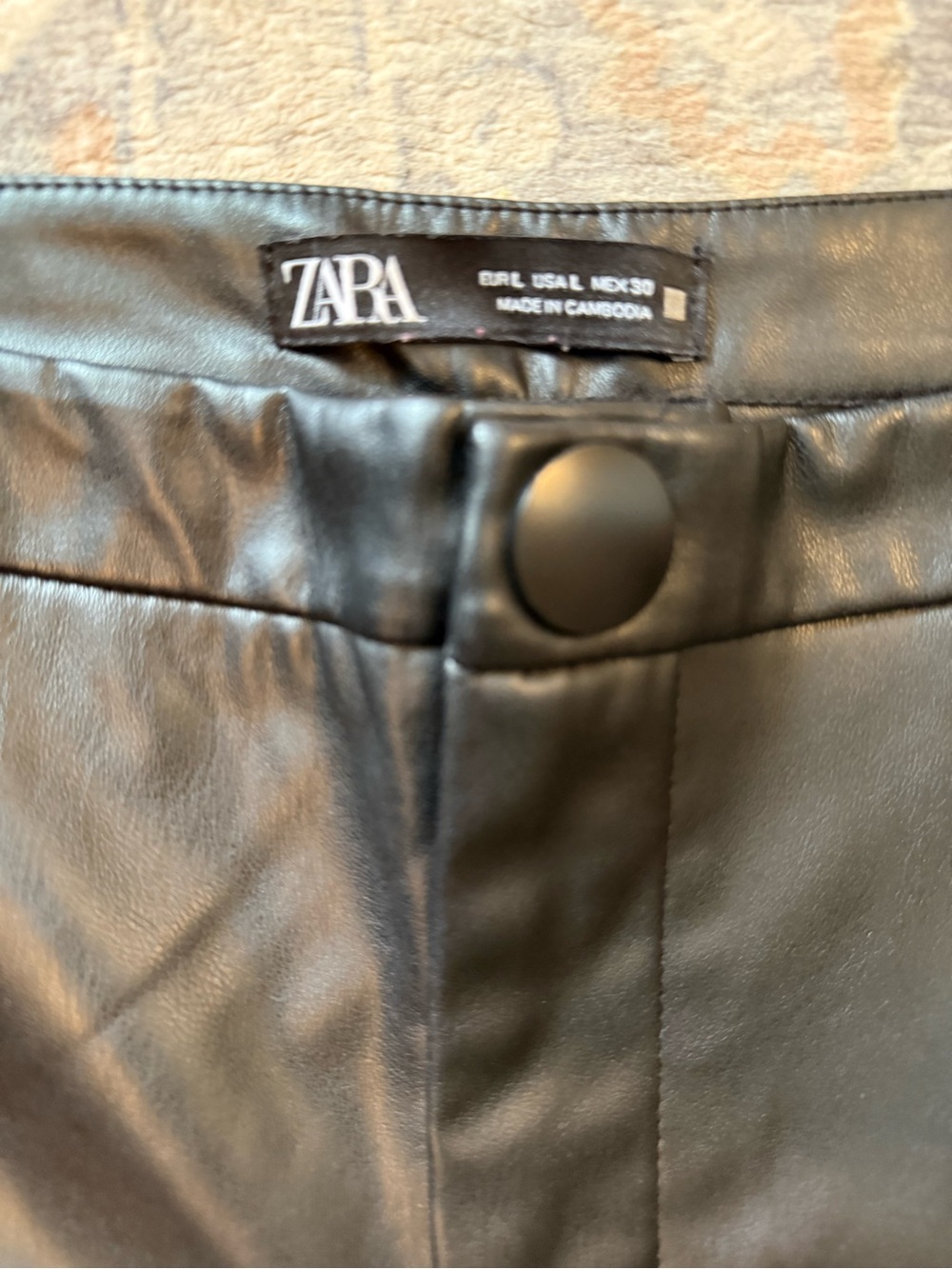 ZARA  Black Faux Leather women’s pants - Picture 3 of 5